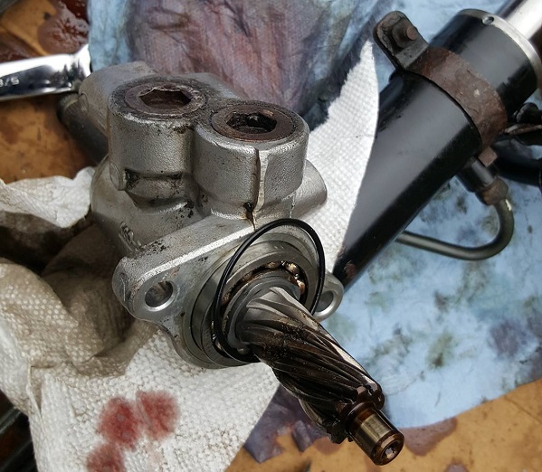 Steering pinion